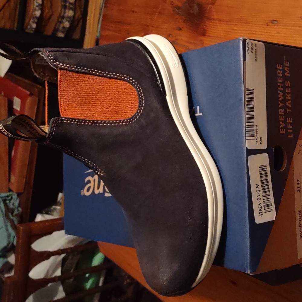 New blundstone 2146 Navy / burnt orange sz 8  elastic sided boot active
